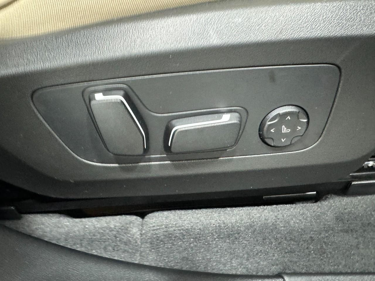 BMW X3 Vehicle Full-screen Gallery Image 19