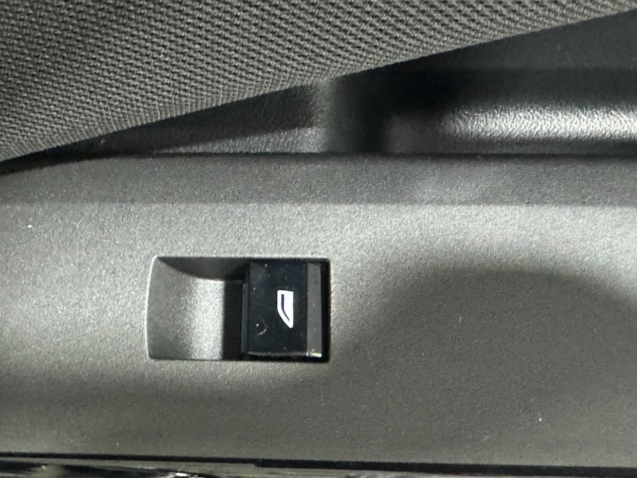 BMW X3 Vehicle Full-screen Gallery Image 21