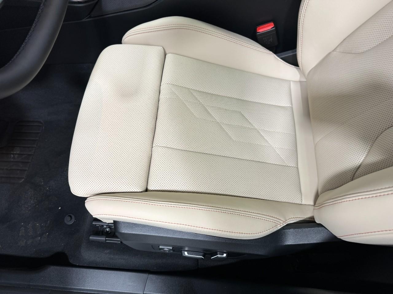 BMW X3 Vehicle Full-screen Gallery Image 25