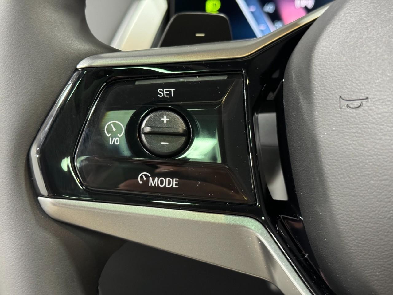 BMW X3 Vehicle Full-screen Gallery Image 27