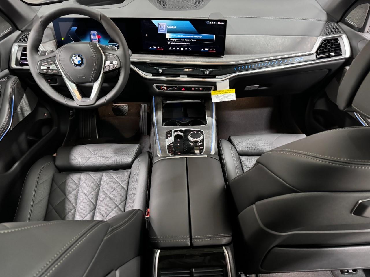 BMW X5 Vehicle Full-screen Gallery Image 13