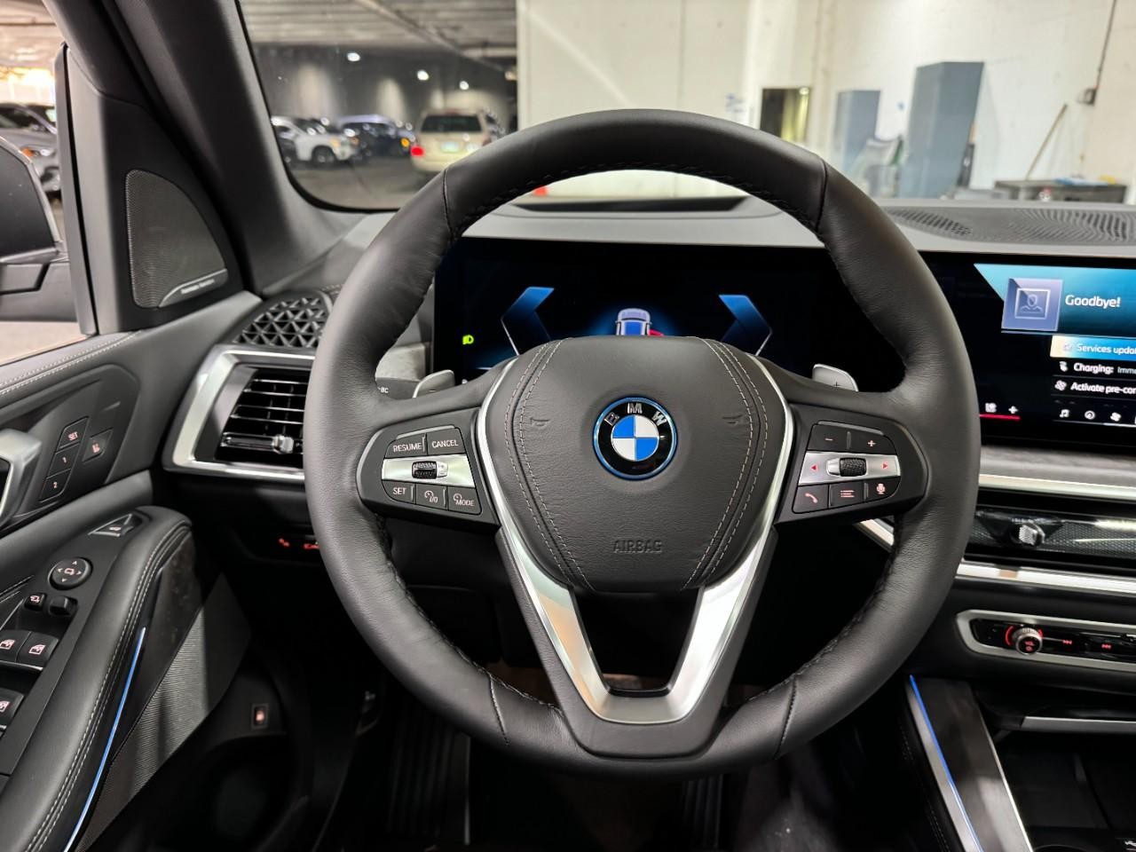 BMW X5 Vehicle Full-screen Gallery Image 14