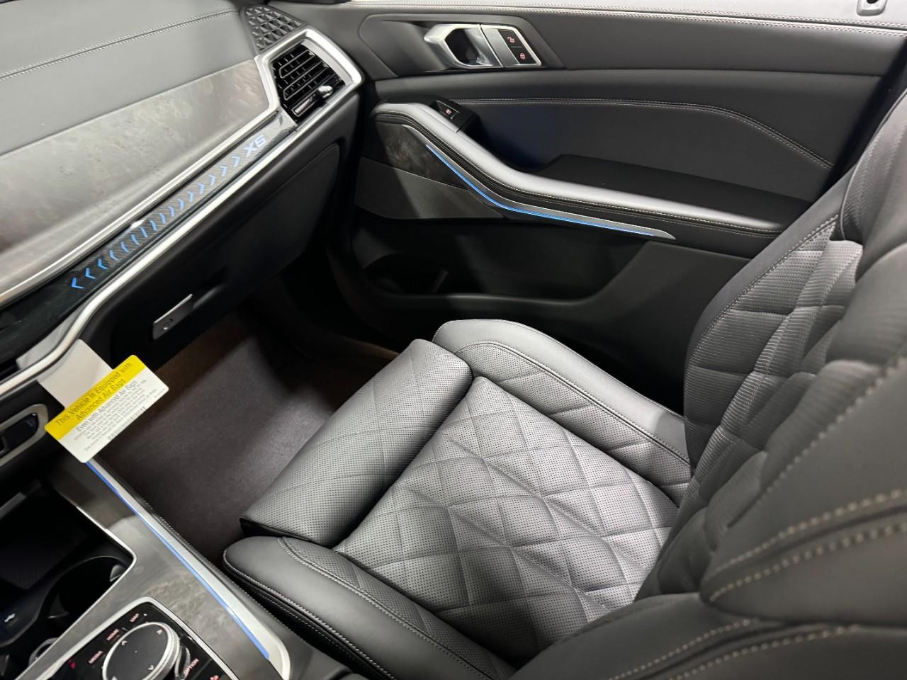 BMW X5 Vehicle Full-screen Gallery Image 17