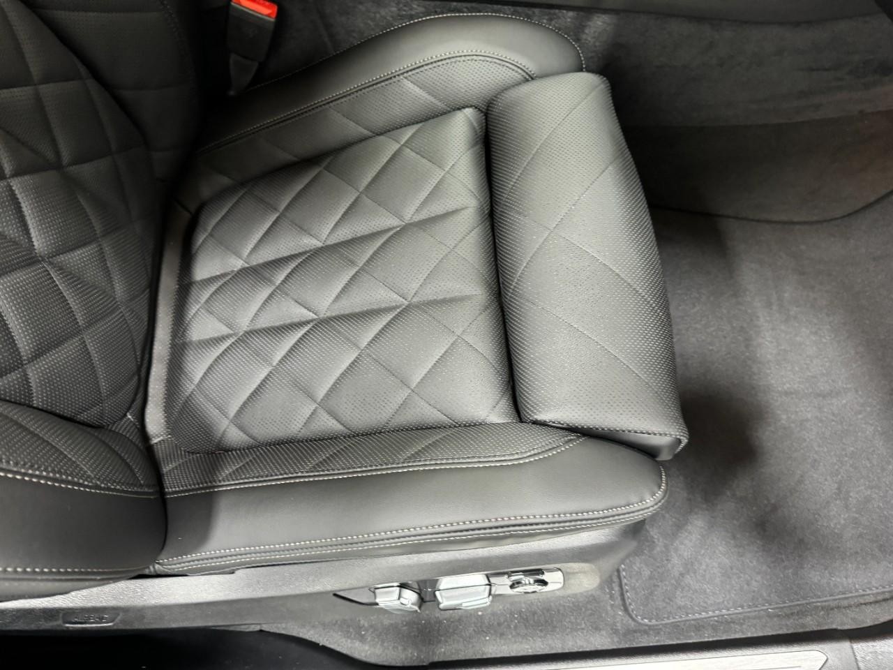 BMW X5 Vehicle Full-screen Gallery Image 19