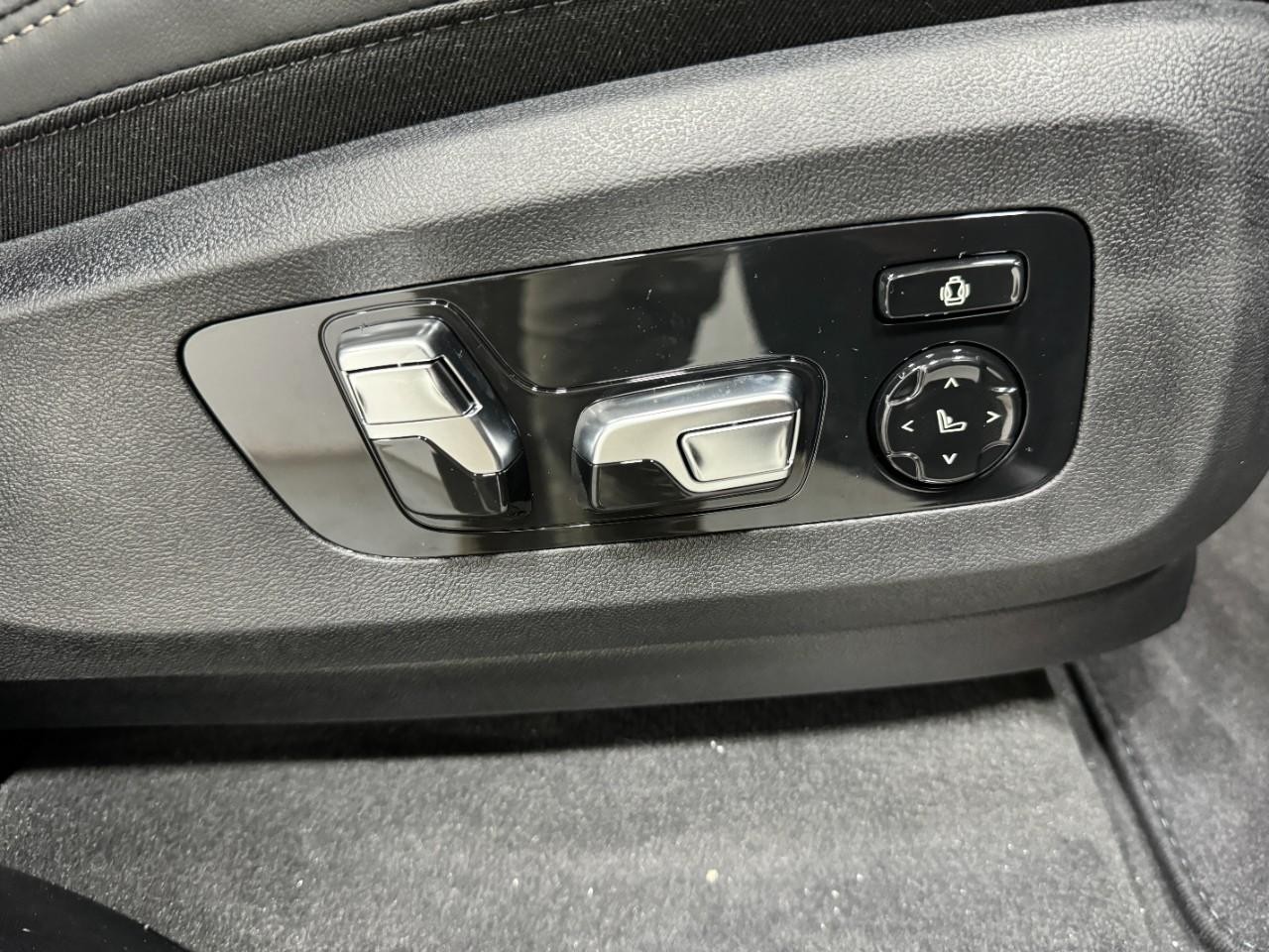 BMW X5 Vehicle Full-screen Gallery Image 20