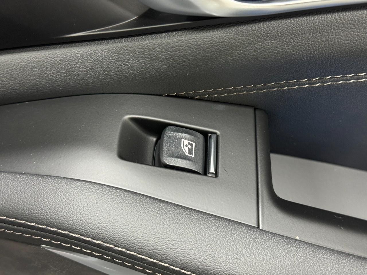 BMW X5 Vehicle Full-screen Gallery Image 22