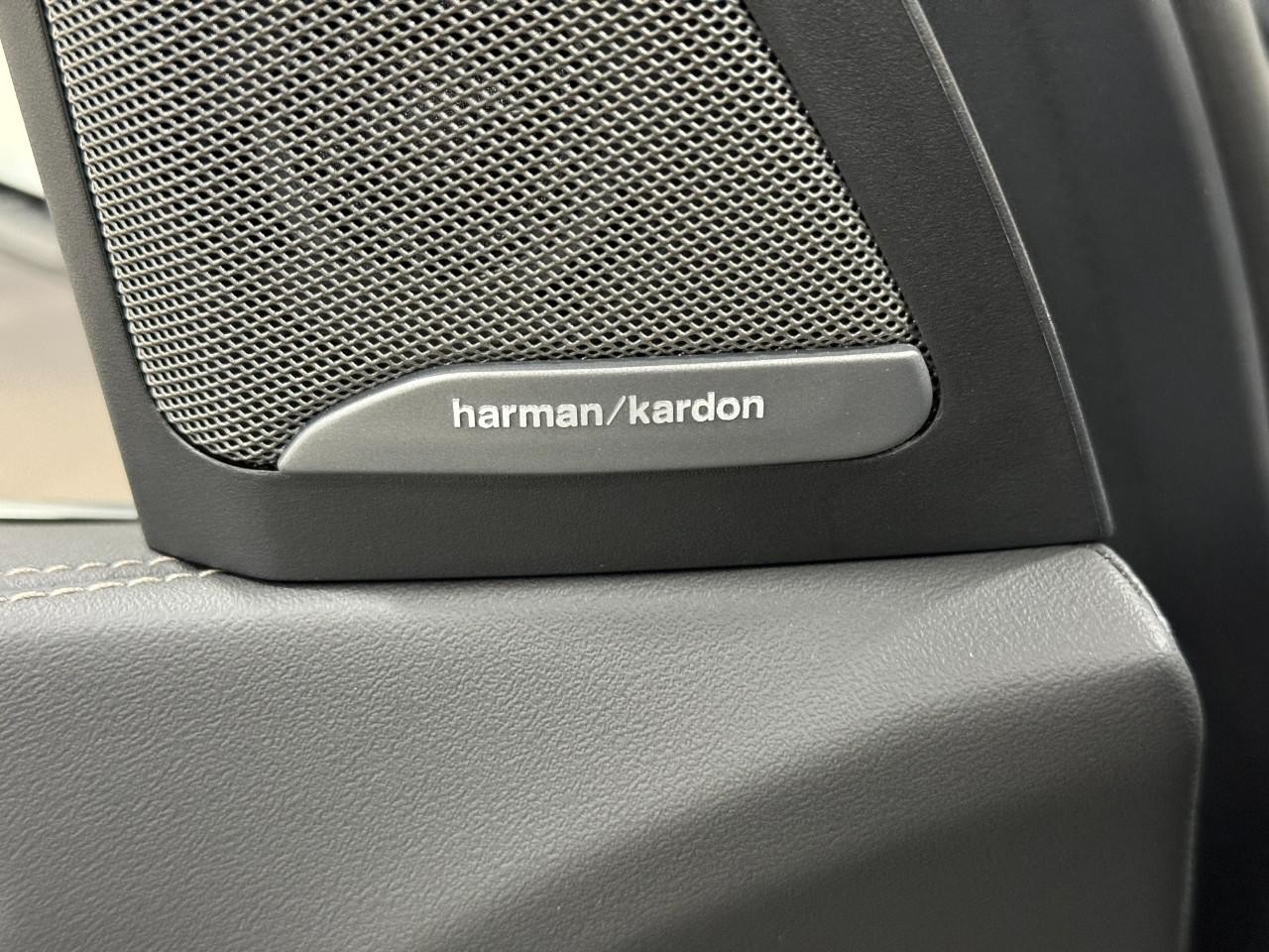 BMW X5 Vehicle Full-screen Gallery Image 23