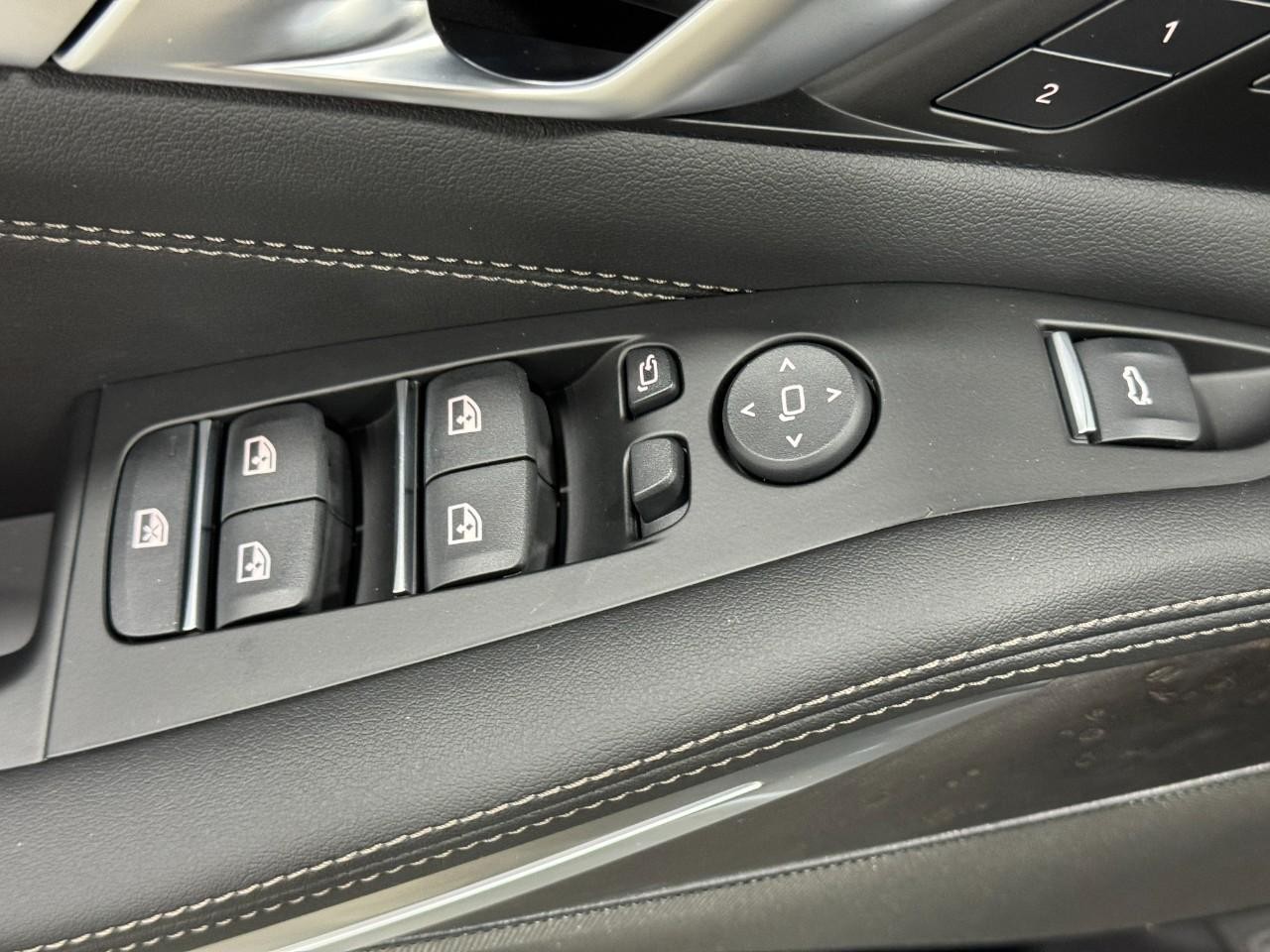 BMW X5 Vehicle Full-screen Gallery Image 26