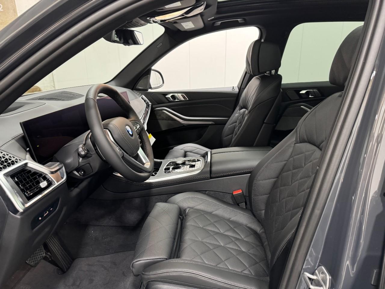 BMW X5 Vehicle Full-screen Gallery Image 27