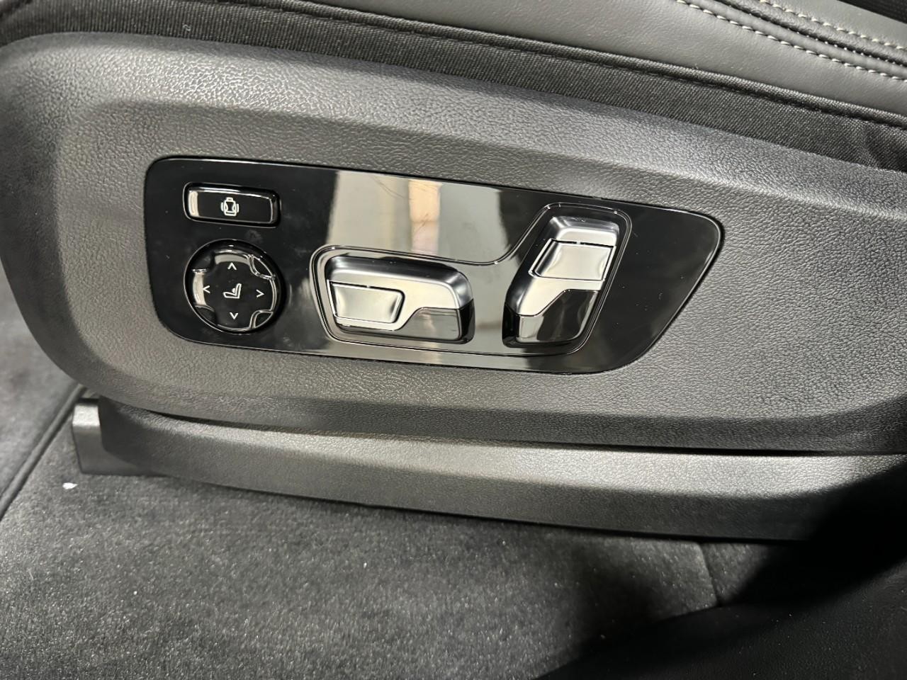 BMW X5 Vehicle Full-screen Gallery Image 29