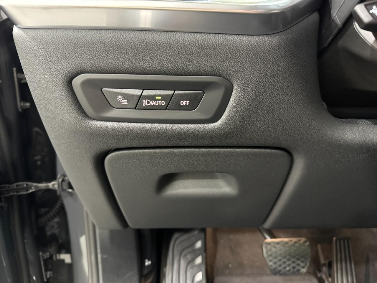 BMW X5 Vehicle Full-screen Gallery Image 30