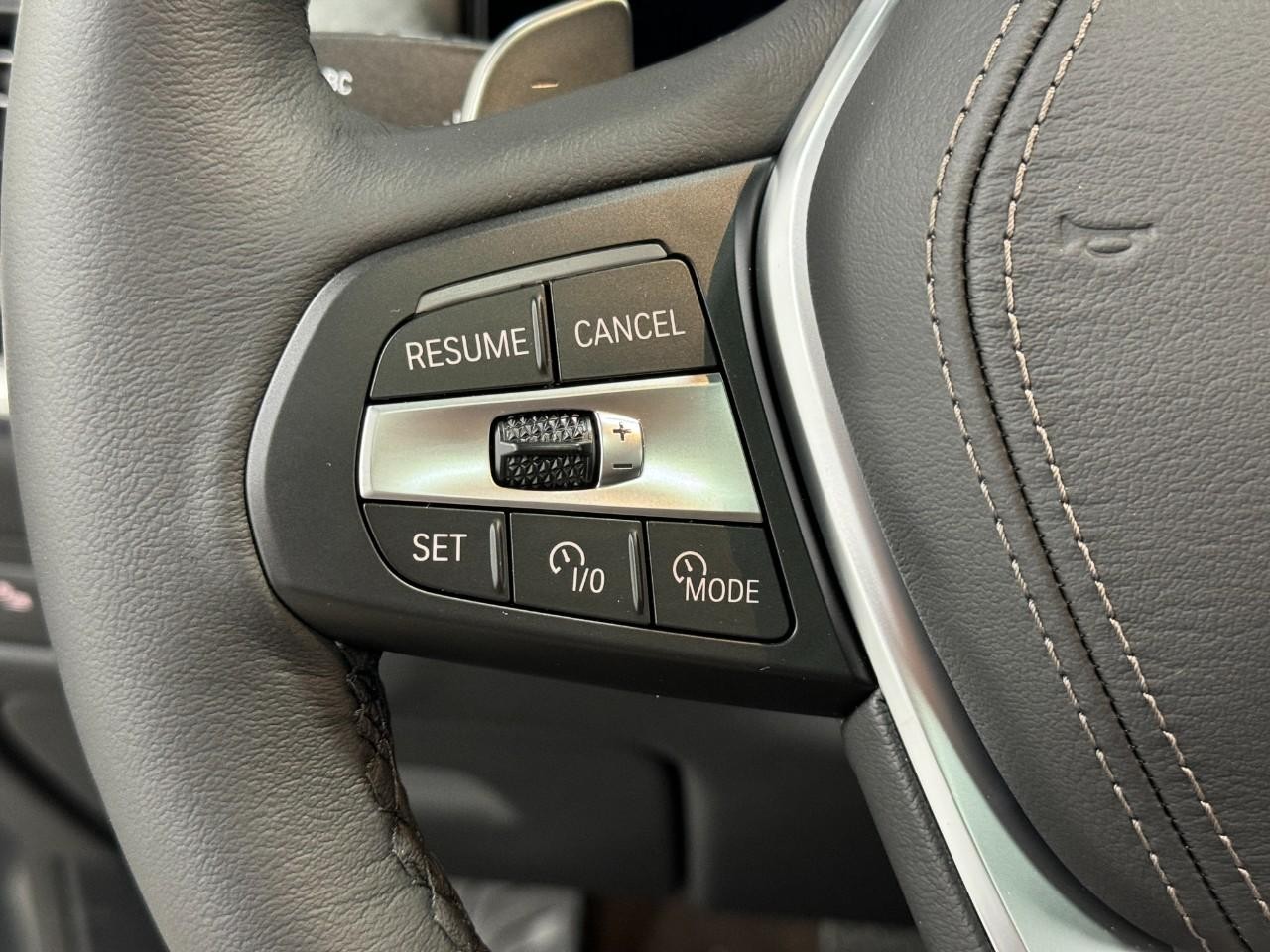 BMW X5 Vehicle Full-screen Gallery Image 31