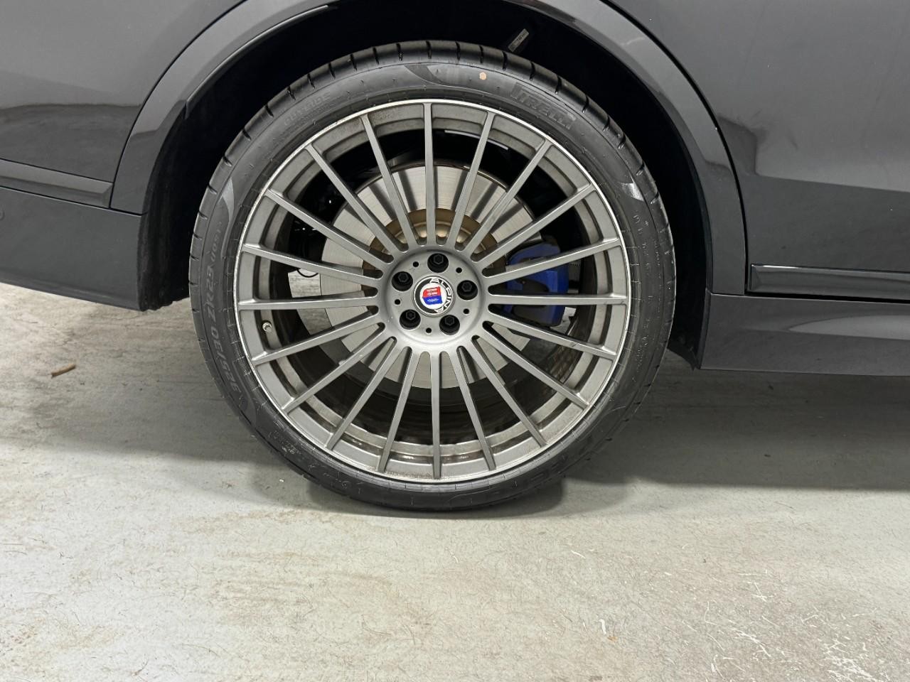 BMW X7 Vehicle Full-screen Gallery Image 5