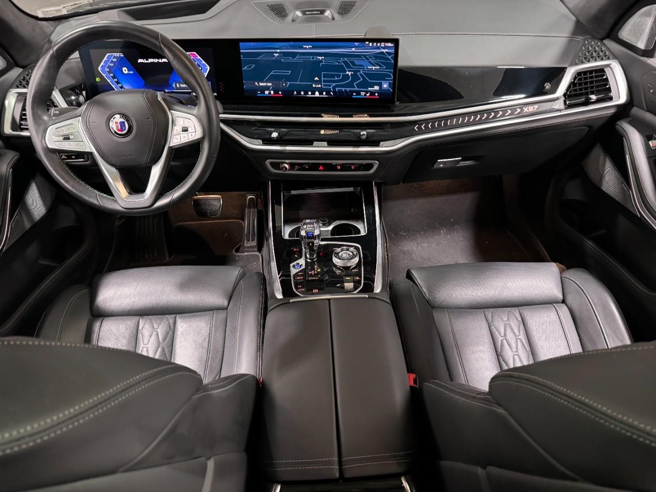 BMW X7 Vehicle Full-screen Gallery Image 15
