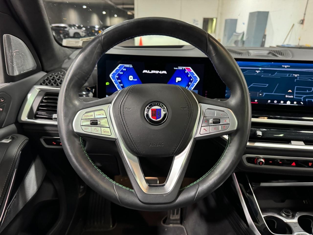 BMW X7 Vehicle Full-screen Gallery Image 16