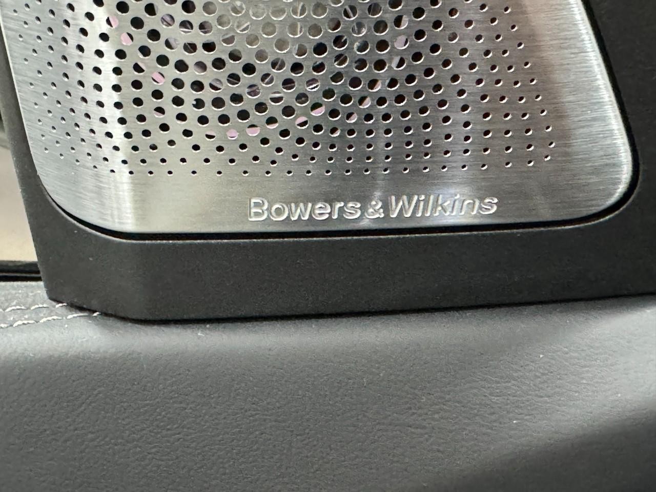 BMW X7 Vehicle Full-screen Gallery Image 26