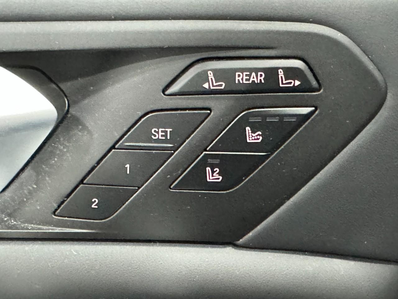 BMW X7 Vehicle Full-screen Gallery Image 27