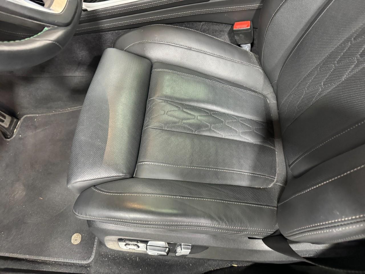 BMW X7 Vehicle Full-screen Gallery Image 31