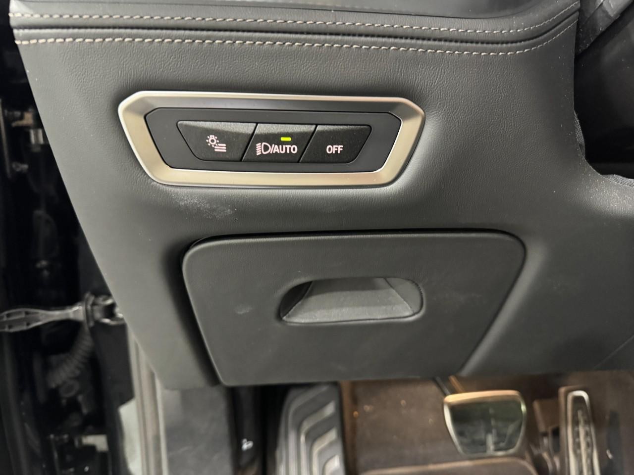 BMW X7 Vehicle Full-screen Gallery Image 33