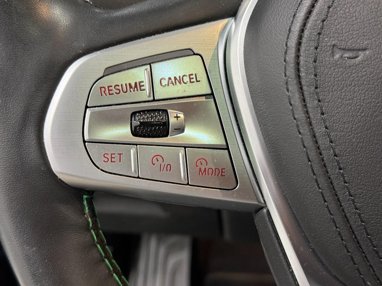 BMW X7 Vehicle Full-screen Gallery Image 34