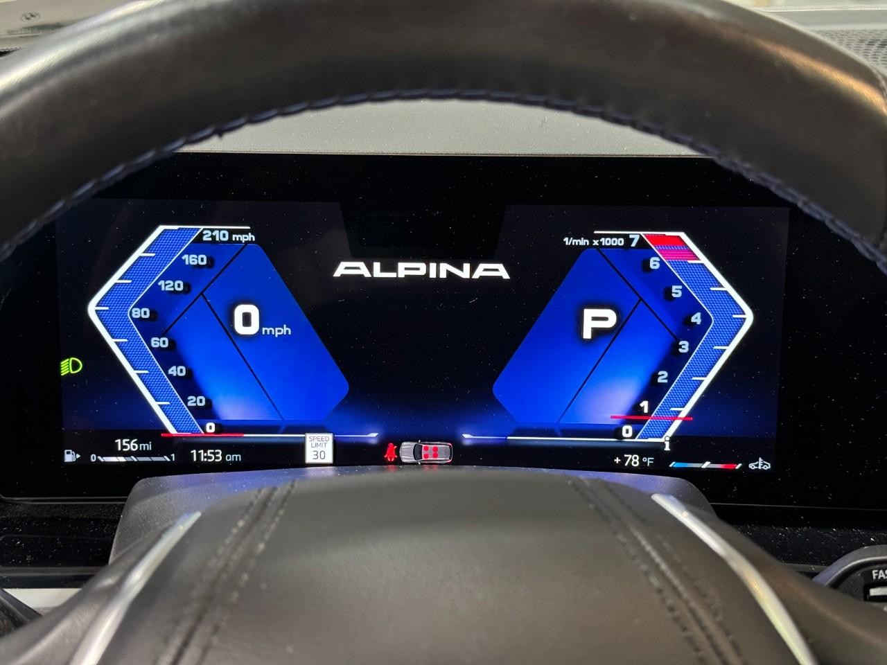 BMW X7 Vehicle Full-screen Gallery Image 36