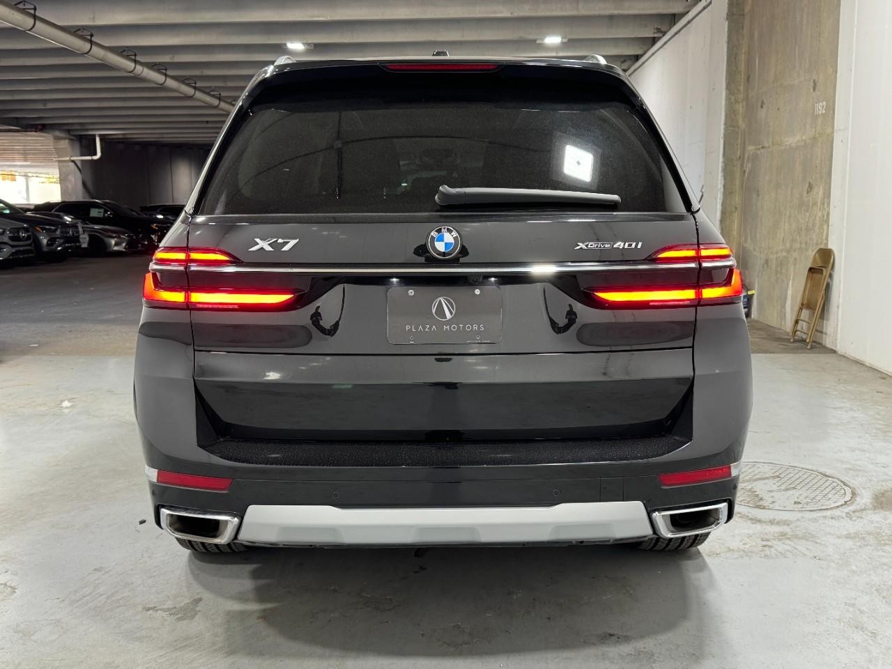 BMW X7 Vehicle Full-screen Gallery Image 10