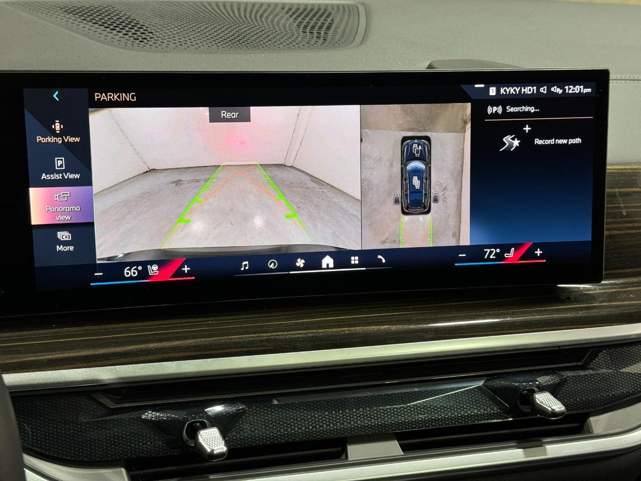 BMW X7 Vehicle Full-screen Gallery Image 38