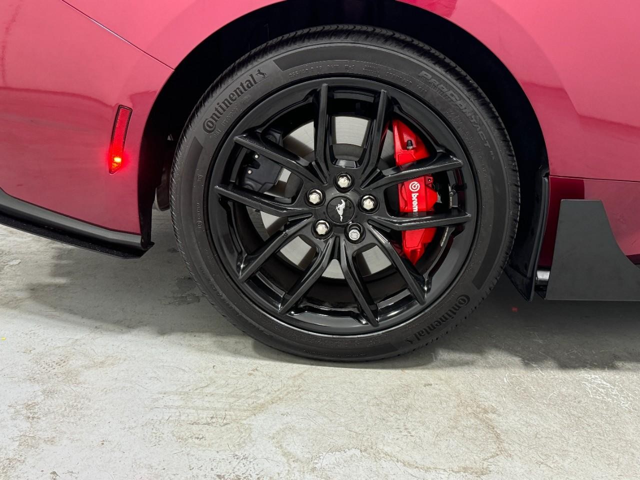 Ford Mustang Vehicle Full-screen Gallery Image 5