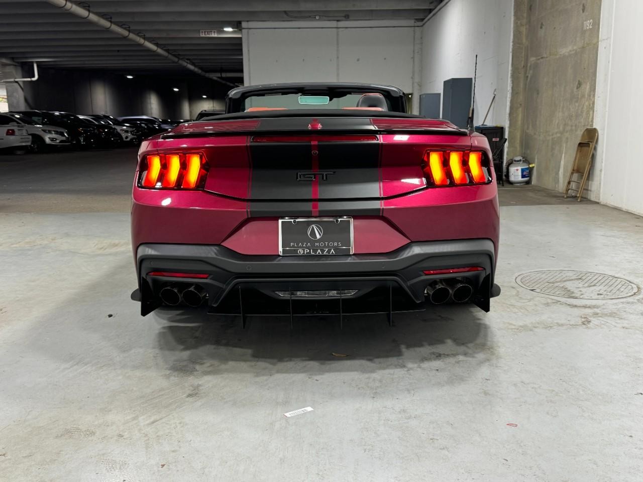 Ford Mustang Vehicle Full-screen Gallery Image 9