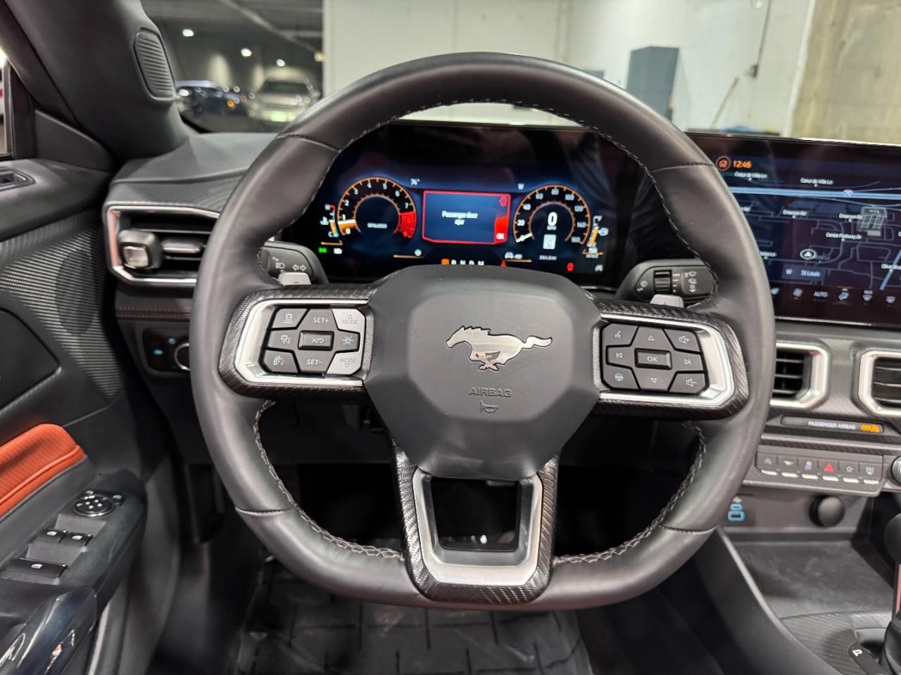 Ford Mustang Vehicle Full-screen Gallery Image 12