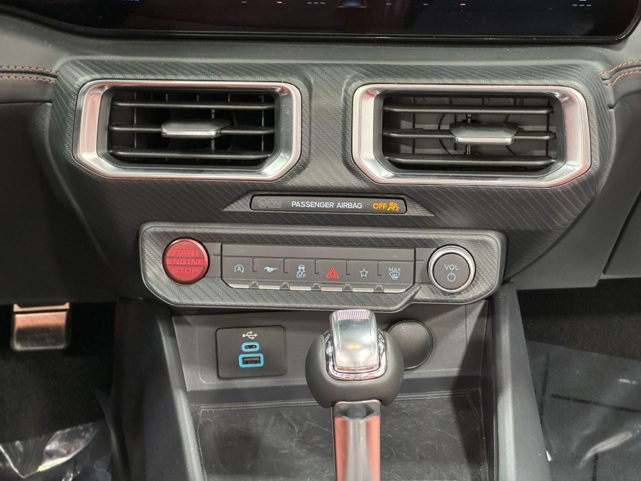 Ford Mustang Vehicle Full-screen Gallery Image 14