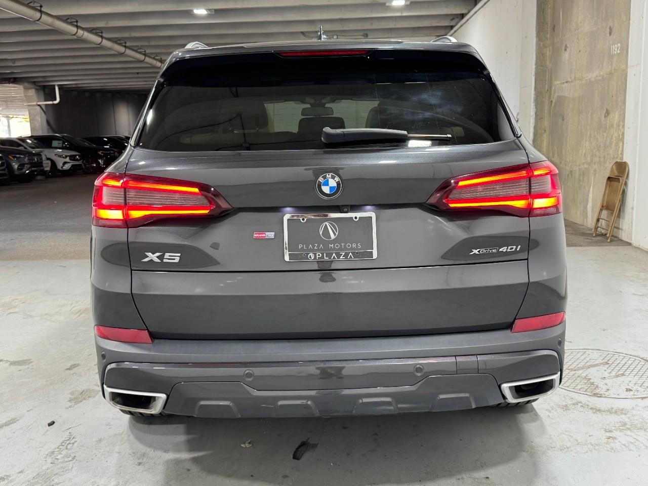 BMW X5 Vehicle Full-screen Gallery Image 9