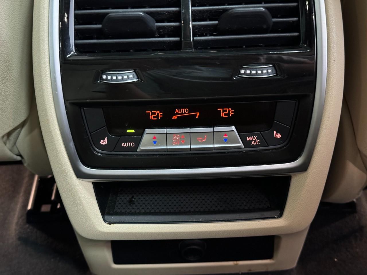 BMW X5 Vehicle Full-screen Gallery Image 11