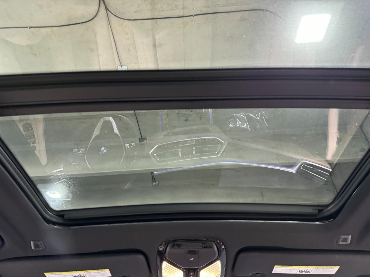 BMW X5 Vehicle Full-screen Gallery Image 12