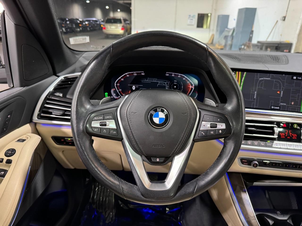 BMW X5 Vehicle Full-screen Gallery Image 14