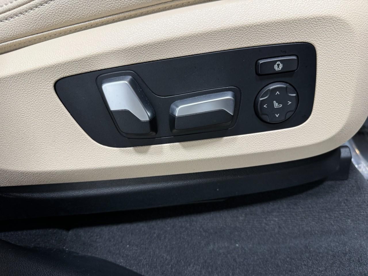 BMW X5 Vehicle Full-screen Gallery Image 20