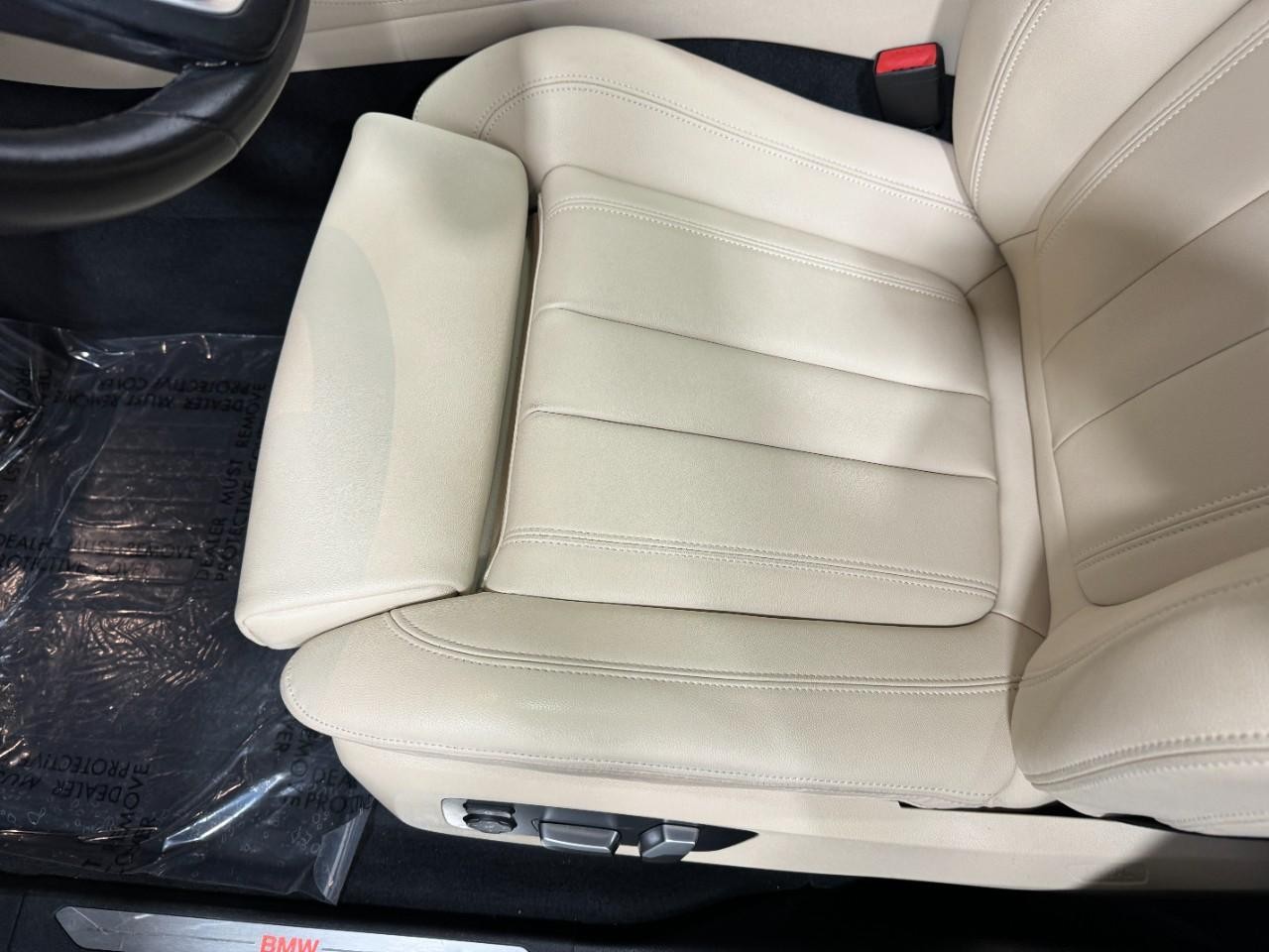 BMW X5 Vehicle Full-screen Gallery Image 27