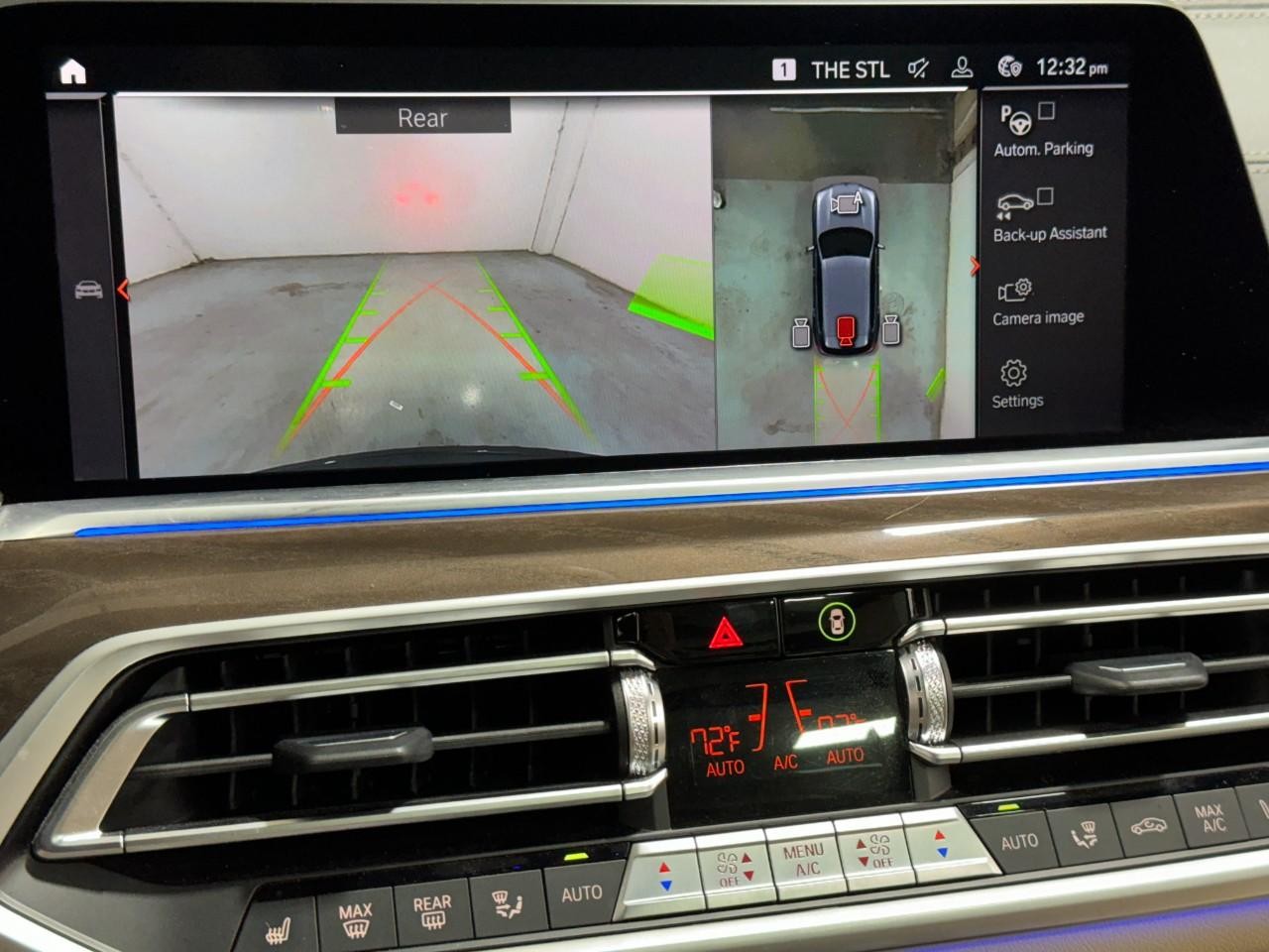 BMW X5 Vehicle Full-screen Gallery Image 34