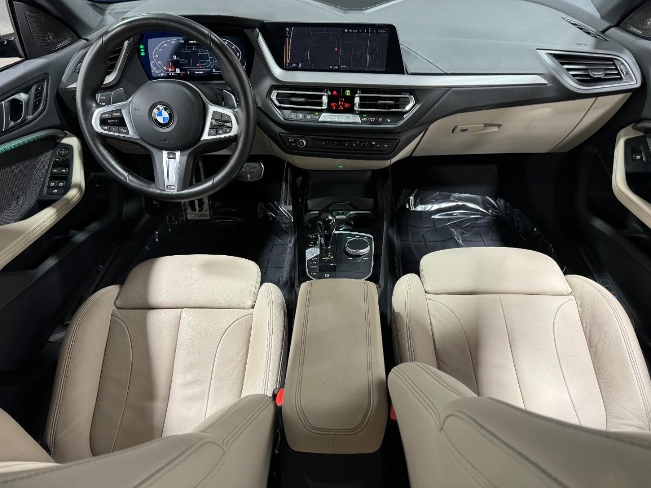 BMW 2 Series Vehicle Full-screen Gallery Image 11