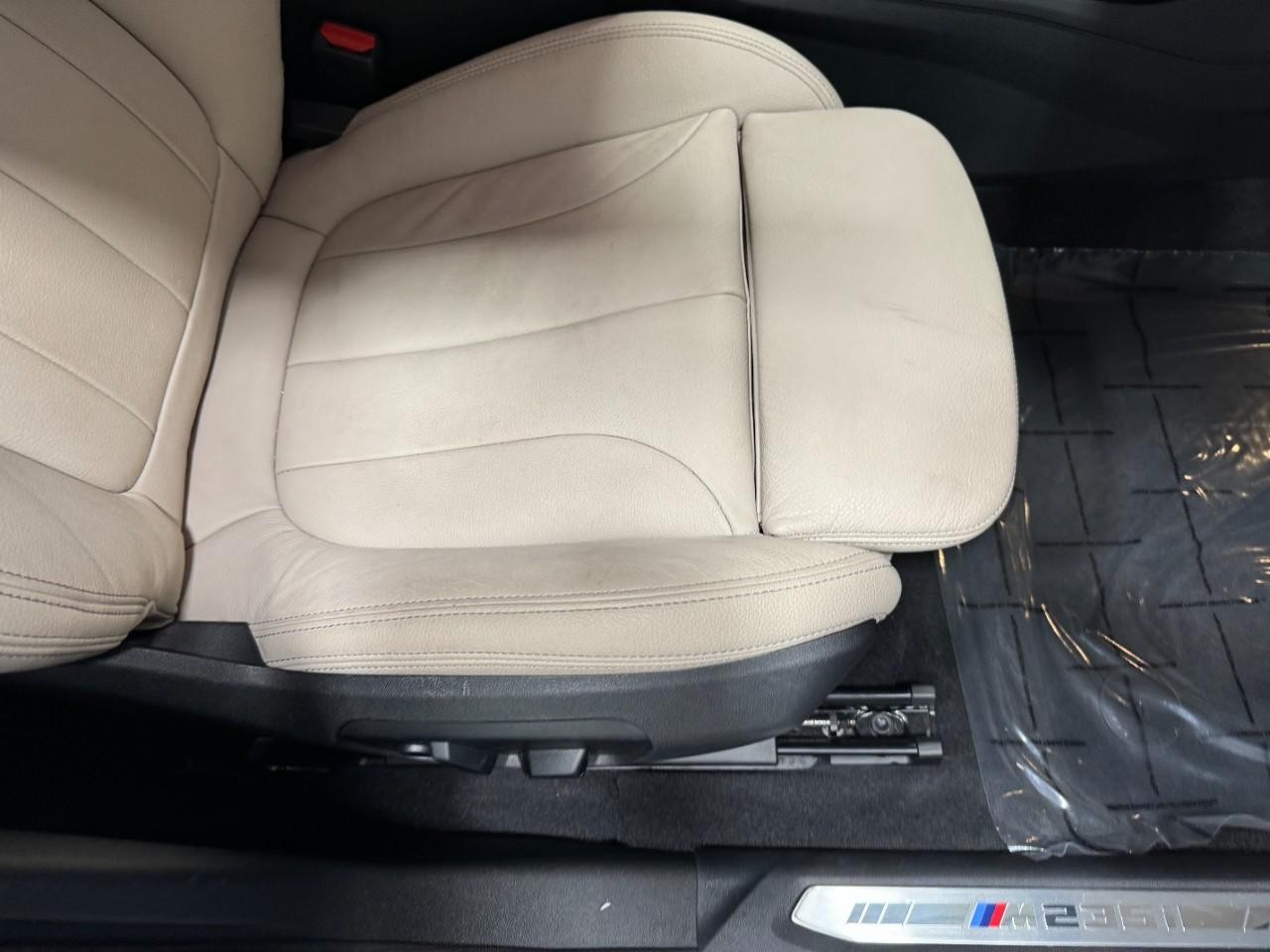 BMW 2 Series Vehicle Full-screen Gallery Image 17