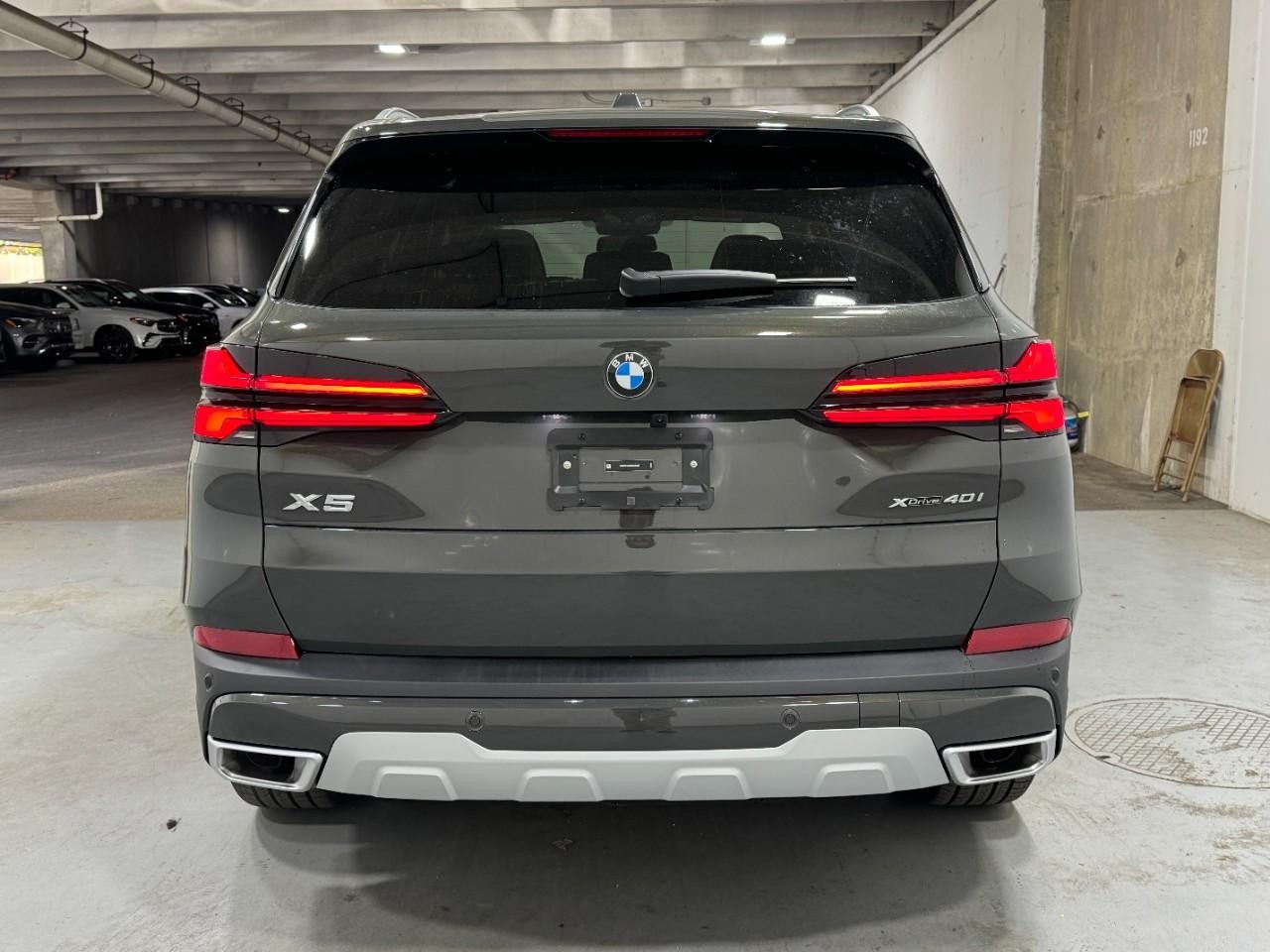 BMW X5 Vehicle Full-screen Gallery Image 9