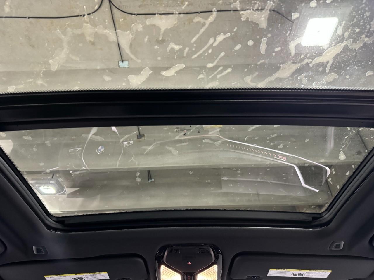 BMW X5 Vehicle Full-screen Gallery Image 12