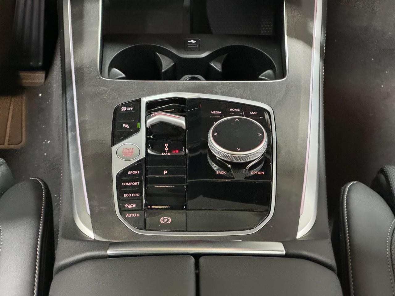 BMW X5 Vehicle Full-screen Gallery Image 17