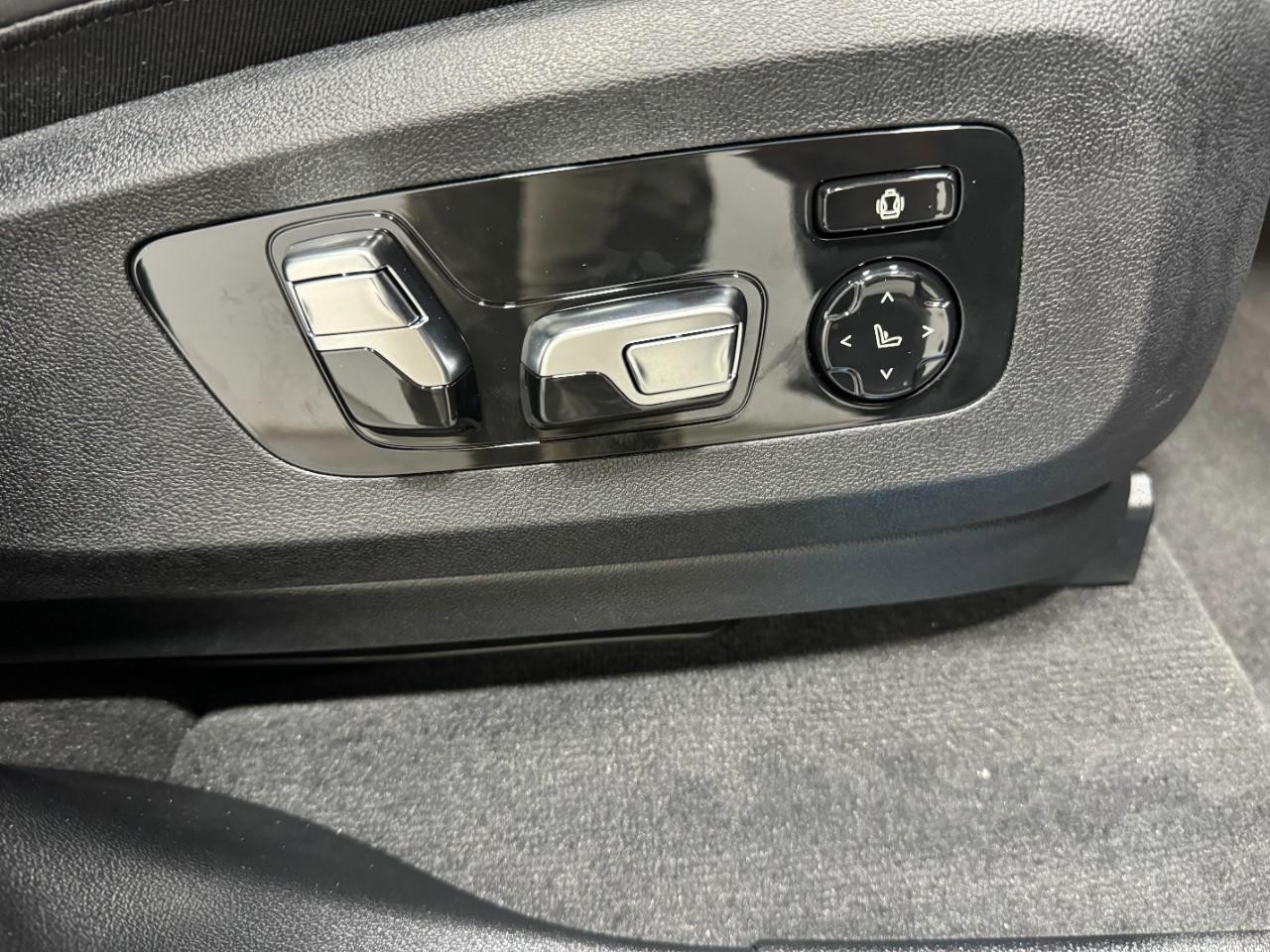 BMW X5 Vehicle Full-screen Gallery Image 21