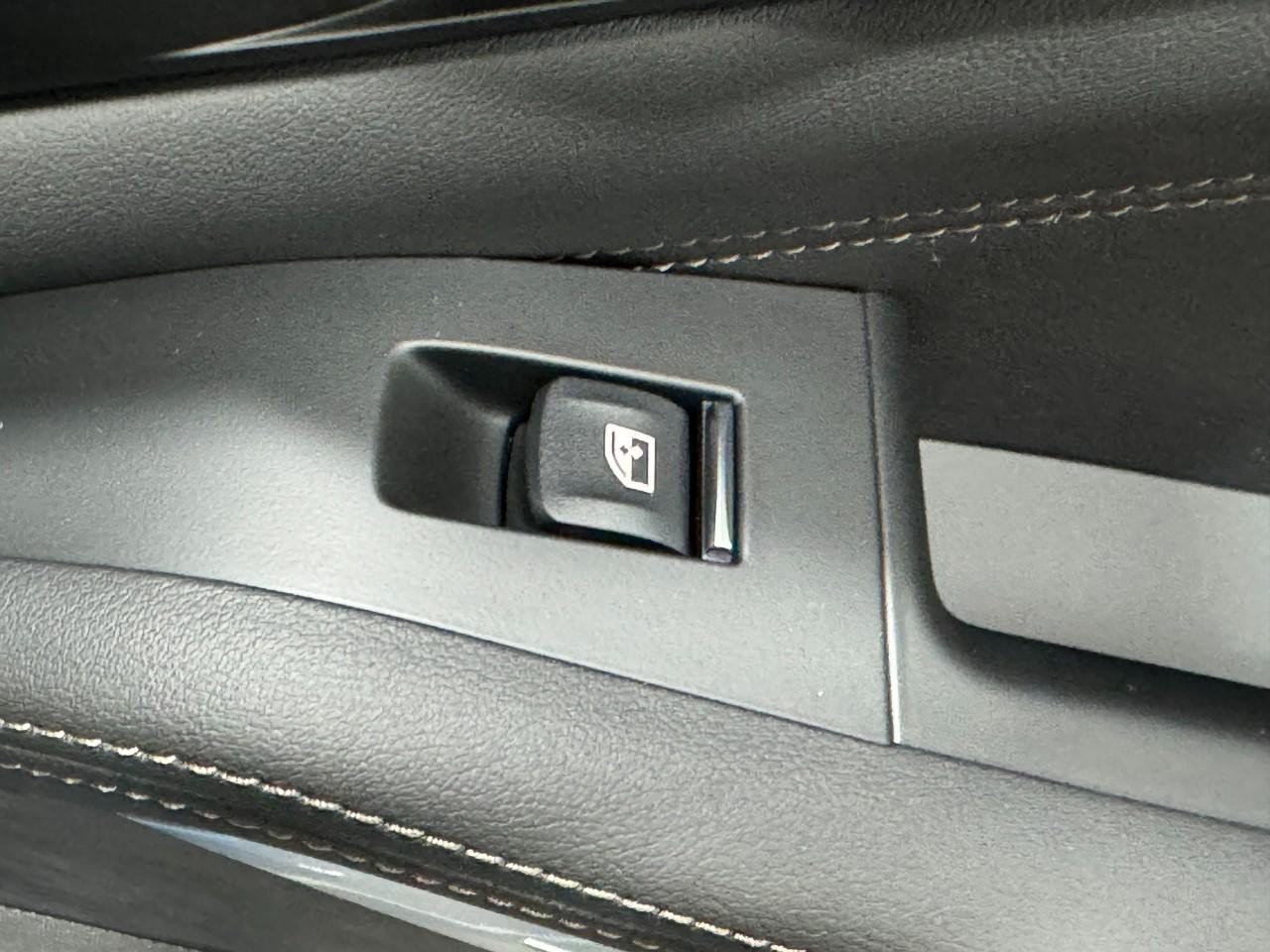 BMW X5 Vehicle Full-screen Gallery Image 23