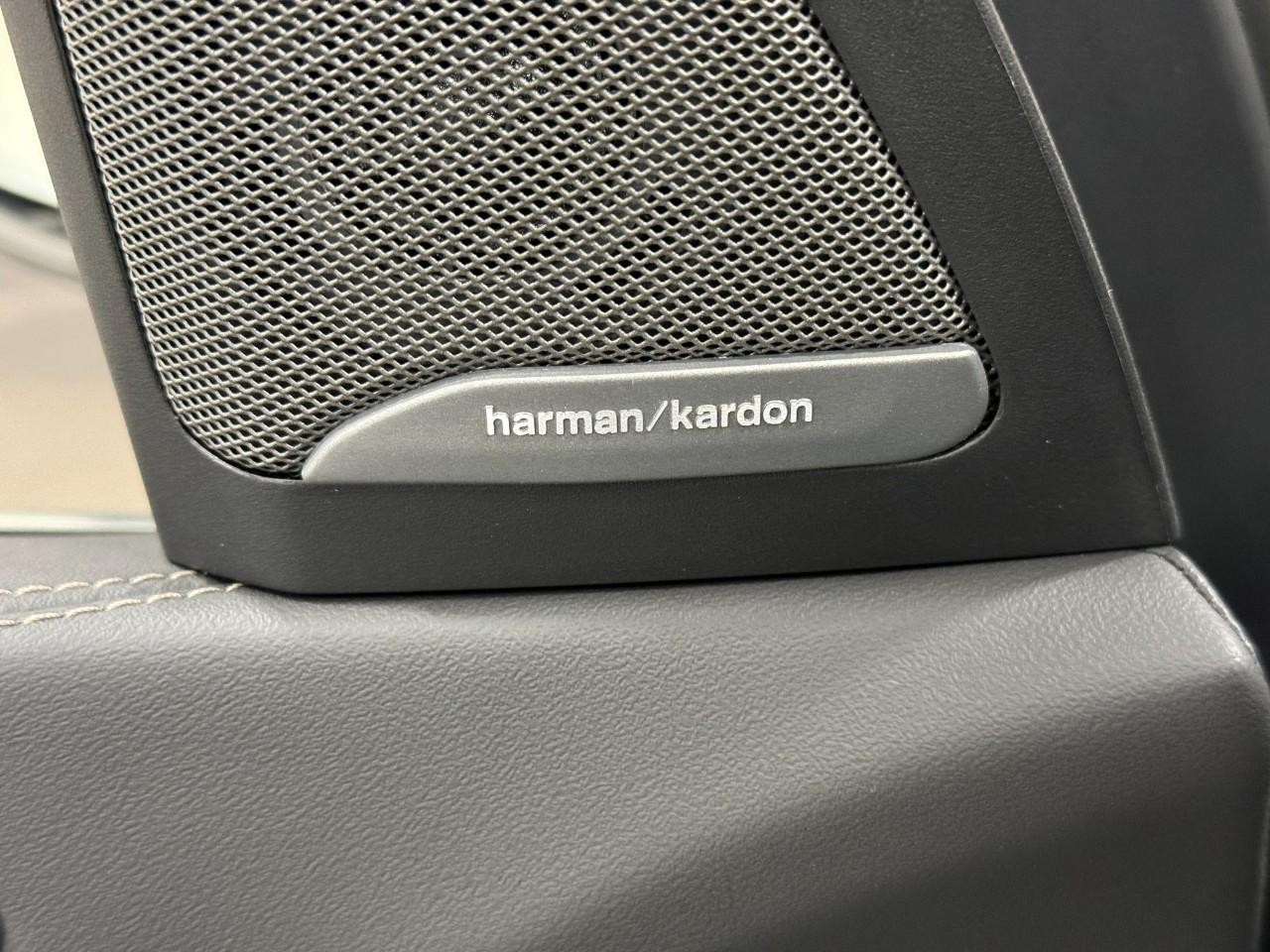 BMW X5 Vehicle Full-screen Gallery Image 24