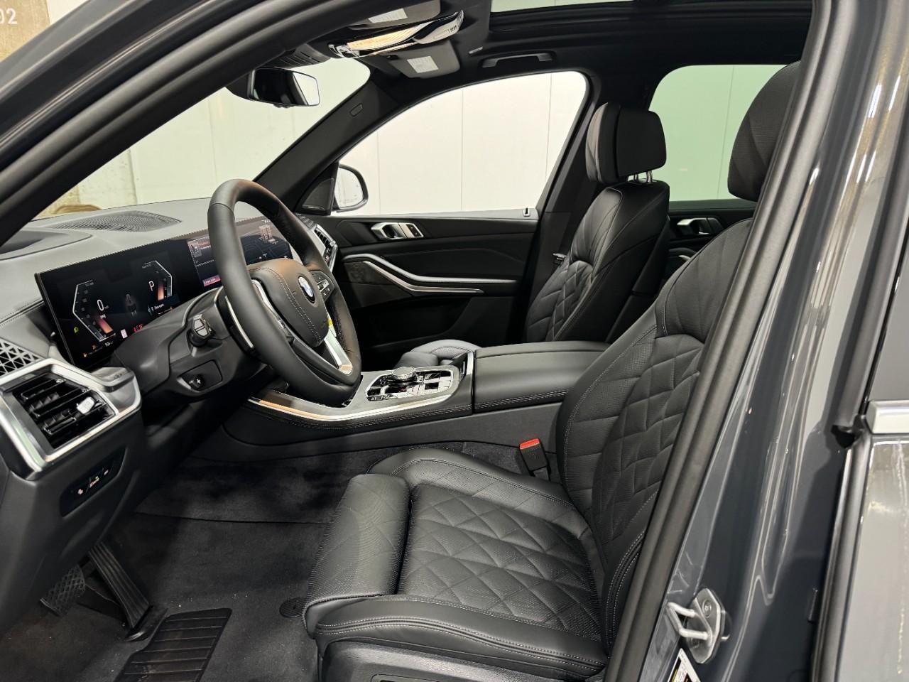 BMW X5 Vehicle Full-screen Gallery Image 28