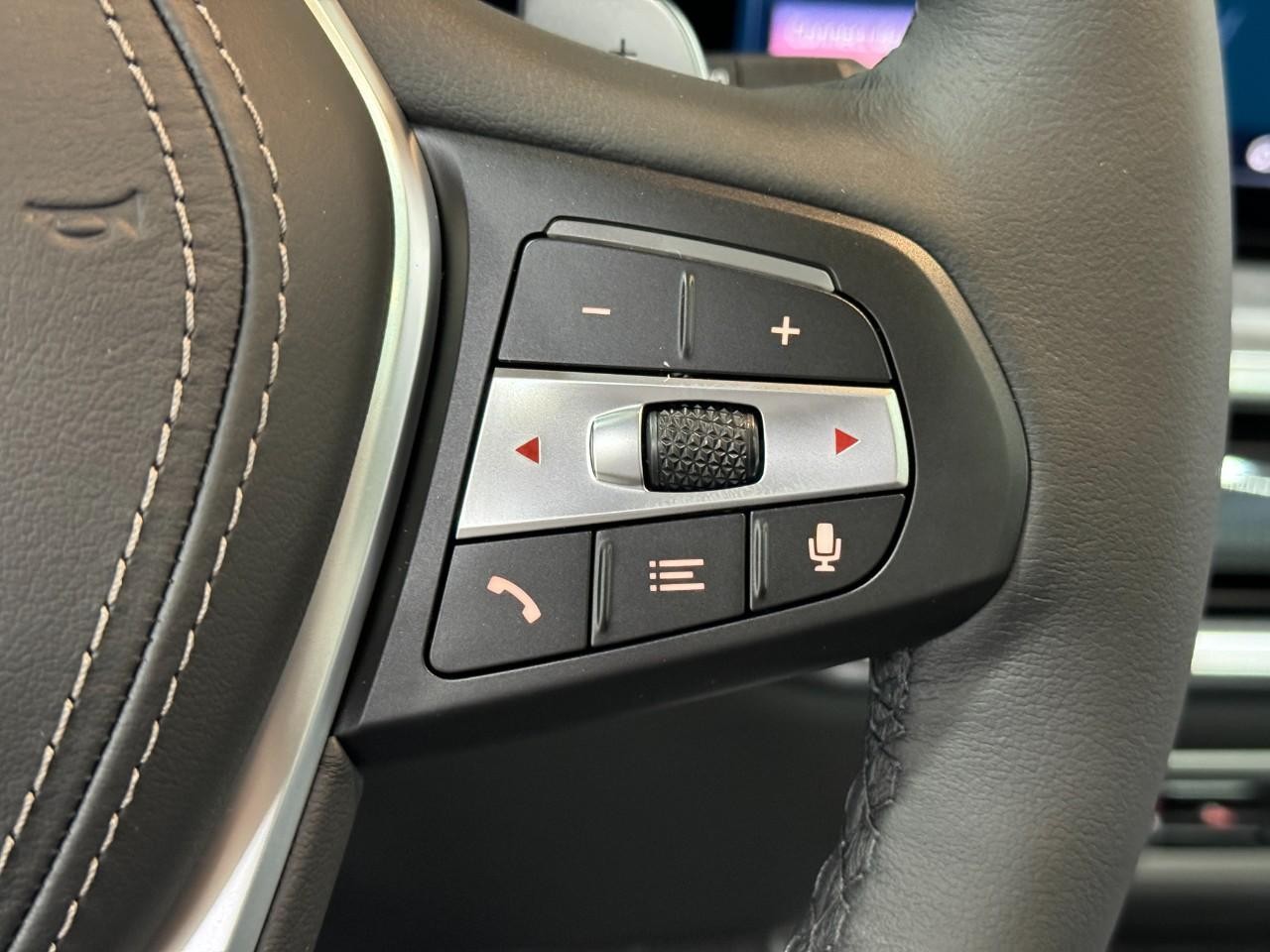 BMW X5 Vehicle Full-screen Gallery Image 33