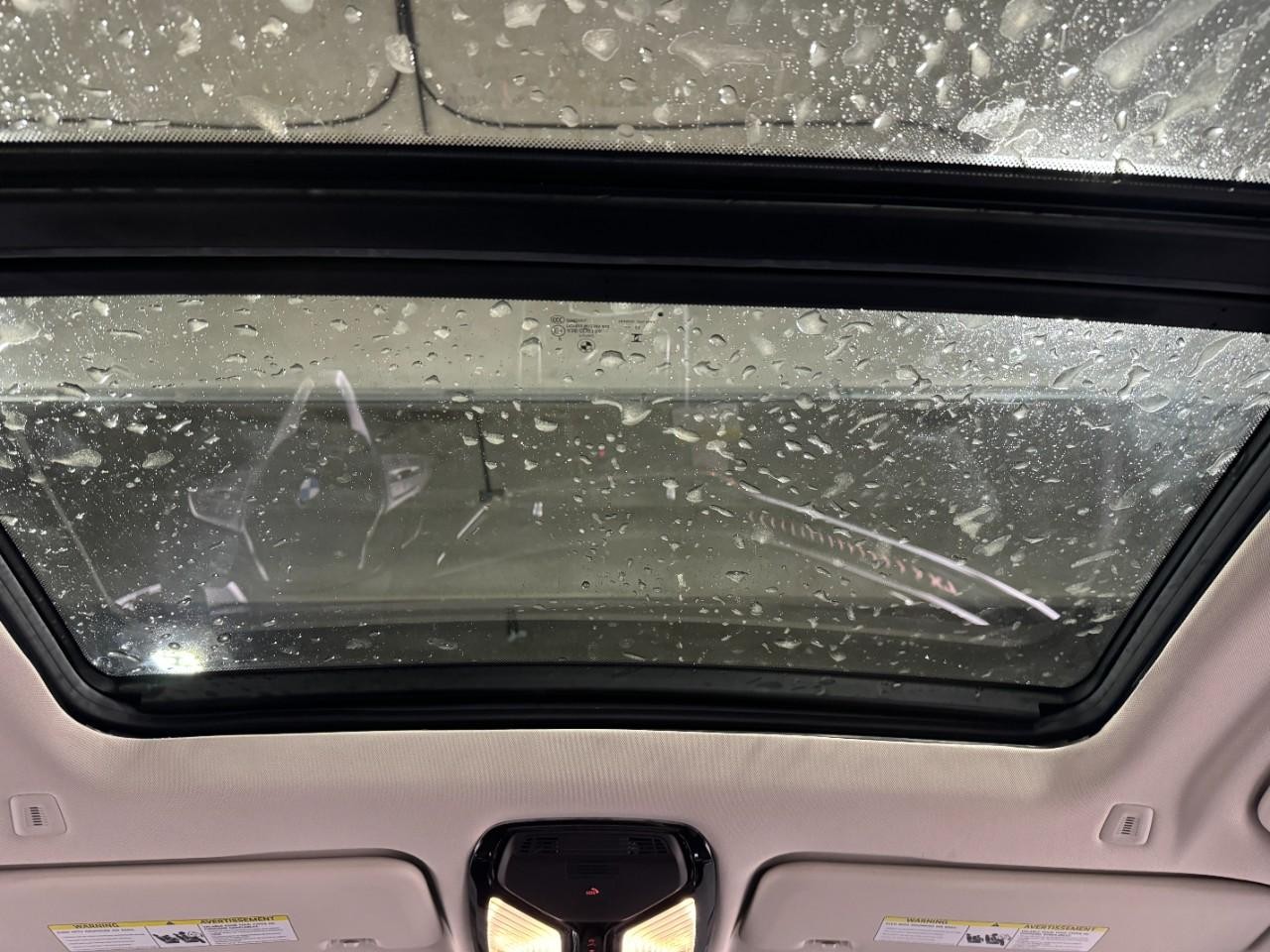 BMW X7 Vehicle Full-screen Gallery Image 14