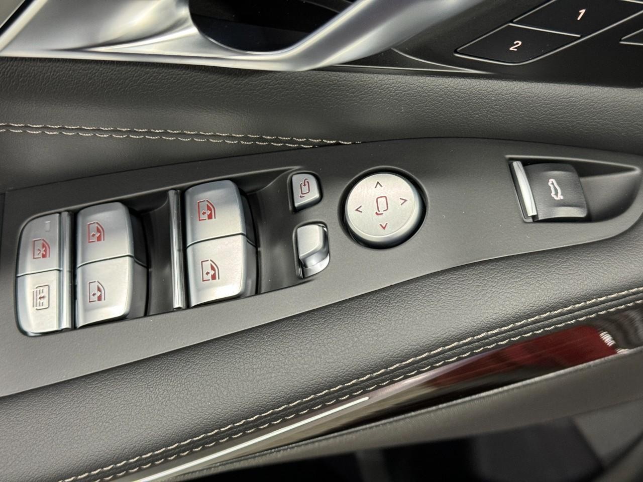 BMW X7 Vehicle Full-screen Gallery Image 29